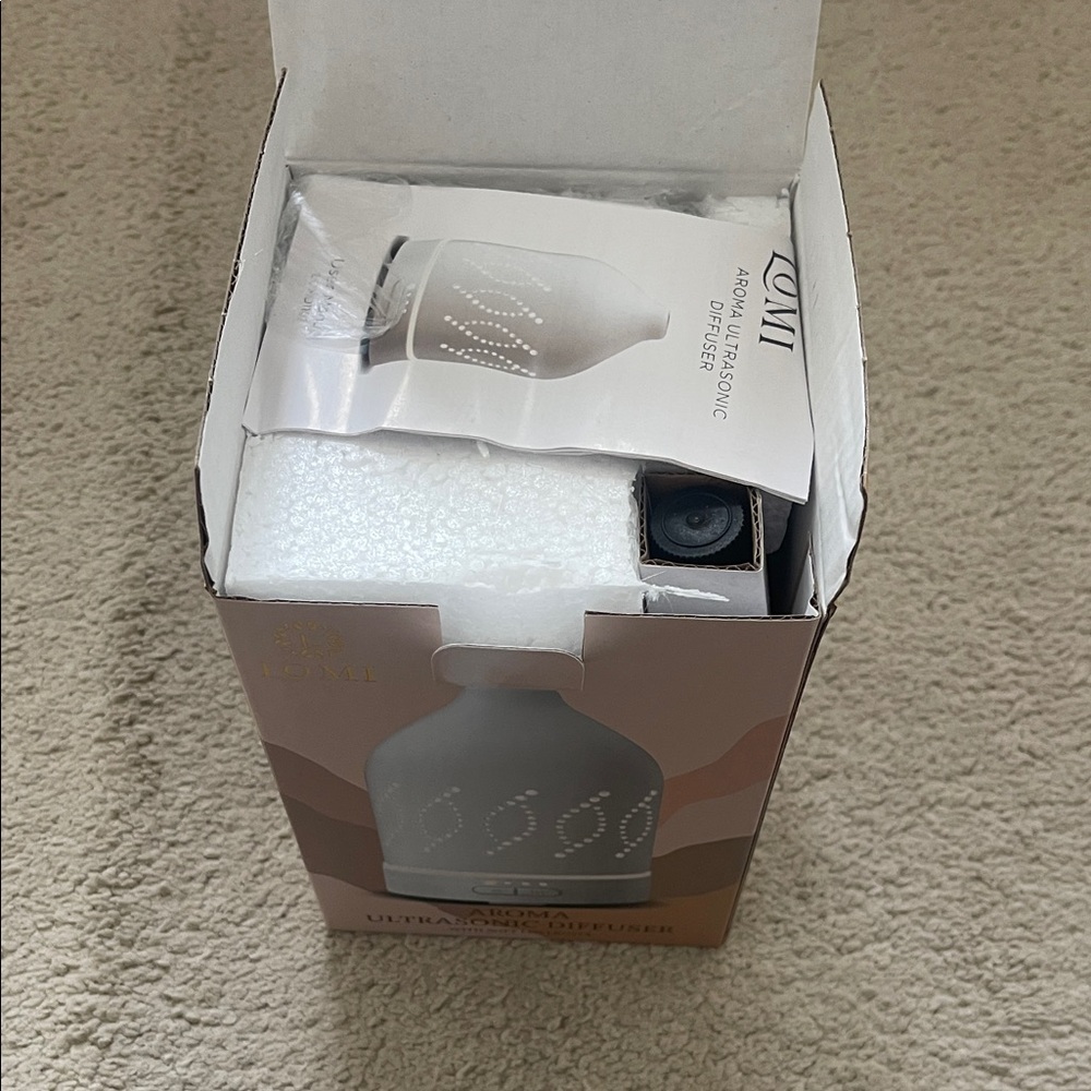 Lomi Aroma Ultrasonic Diffuser with LED Lights - Picture 2 of 2